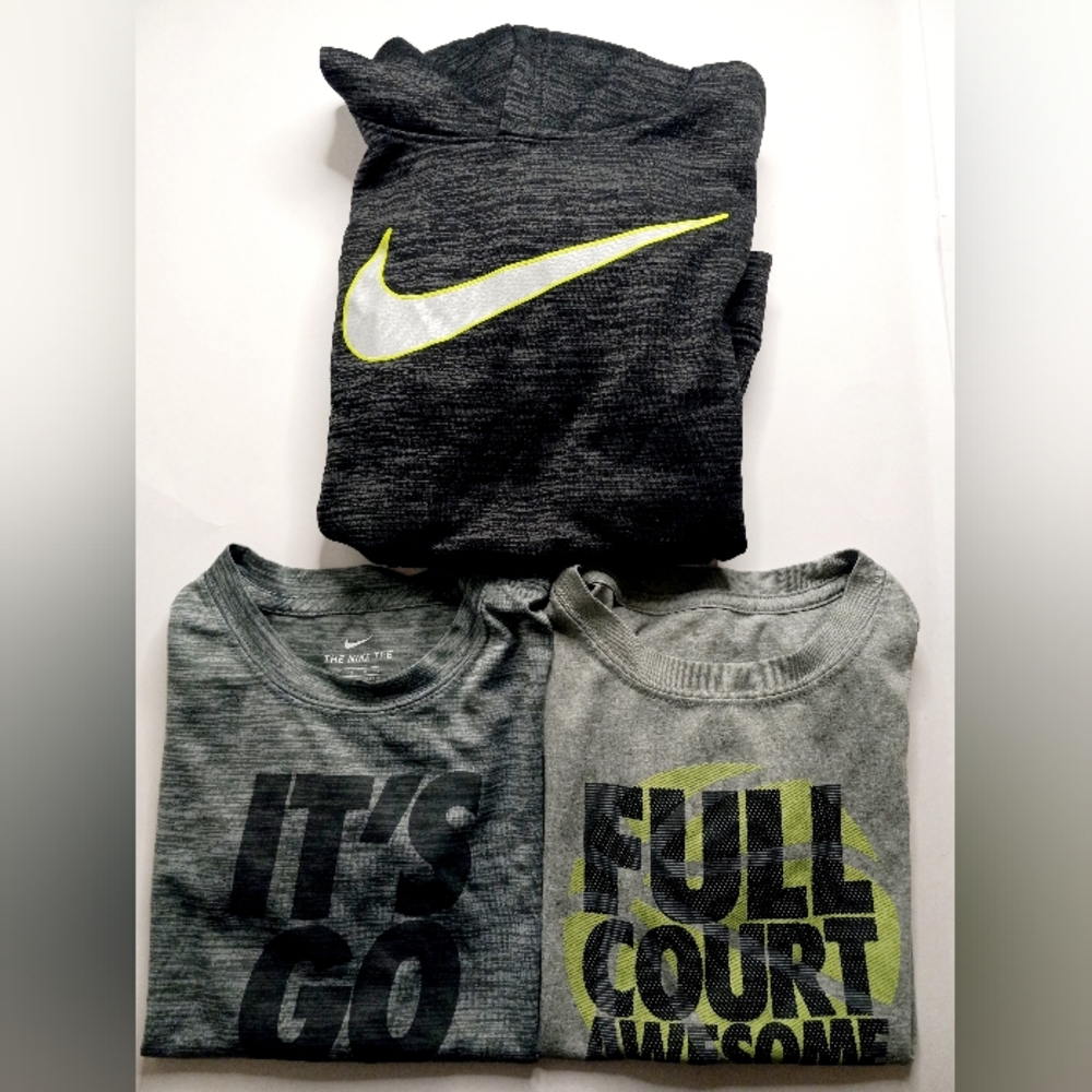 Boys Bundle of Nike Apparel - Size Youth 6/7